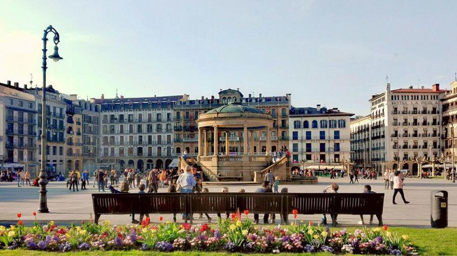 Espacioso Apartamento En El Centro De Pamplona Exteriör bild