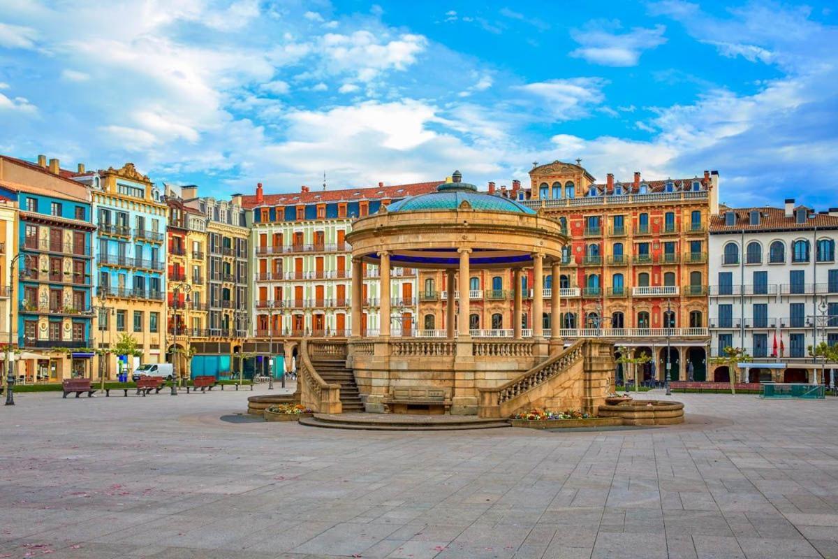 Espacioso Apartamento En El Centro De Pamplona Exteriör bild