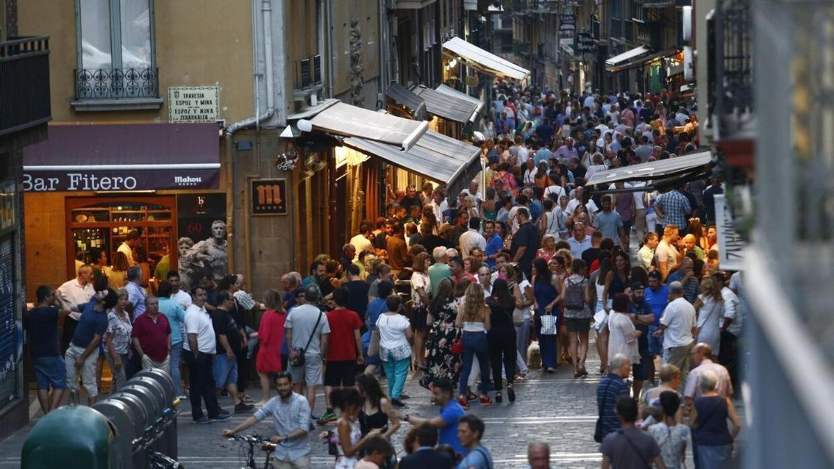 Espacioso Apartamento En El Centro De Pamplona Exteriör bild